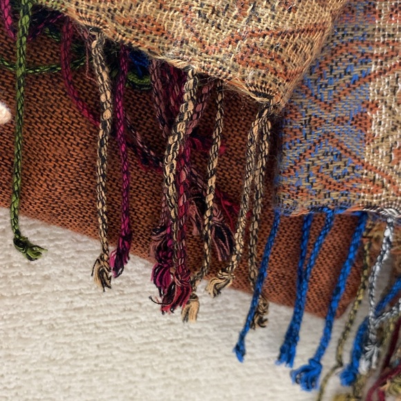 Two pashmina scarves. Lovely to the touch. - Picture 5 of 6